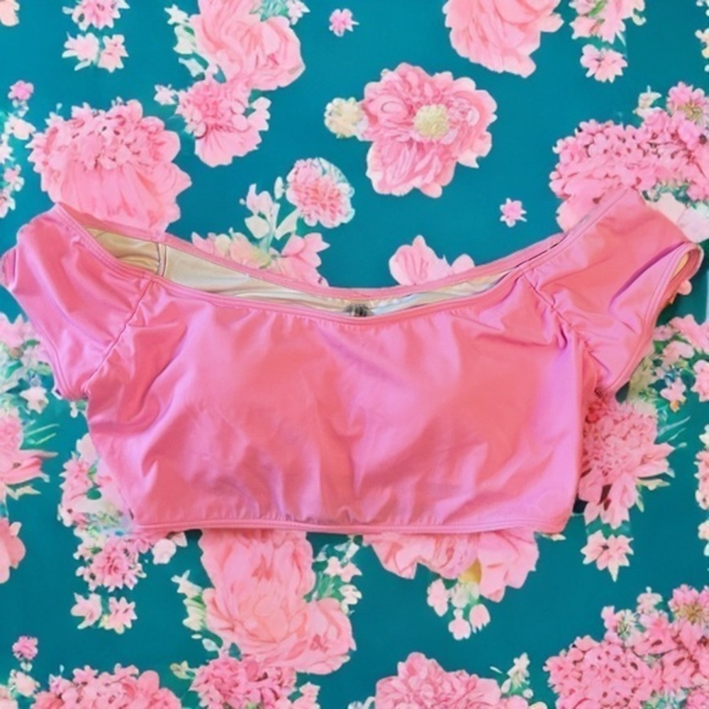 Pink Crop Top with minimal sleeves w/bra Sz Medium 🔥GUC🔥